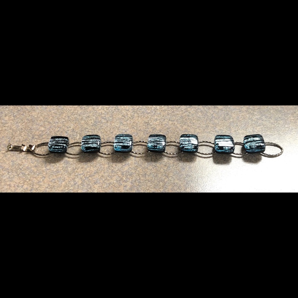 Beautiful Ladies SilverTone Link Bracelet with stone embellishment.